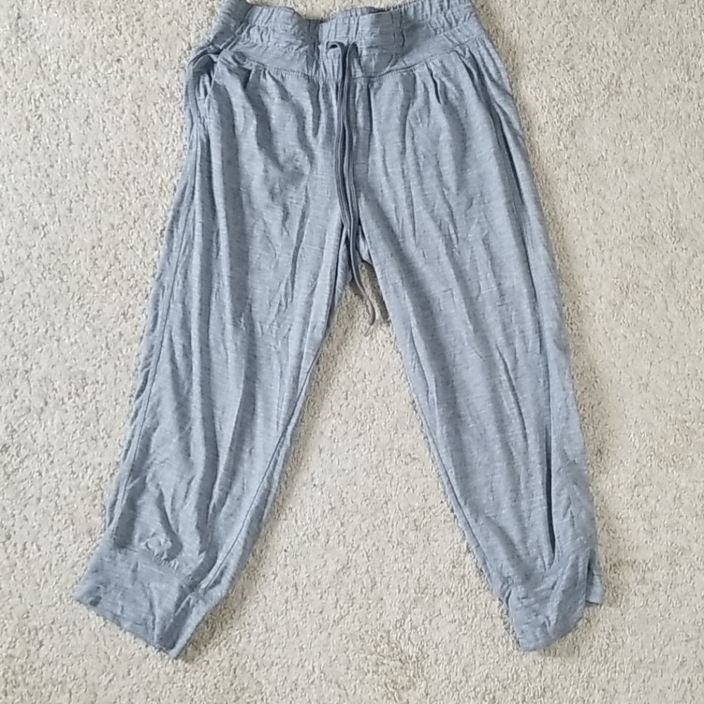Grey capri leggings